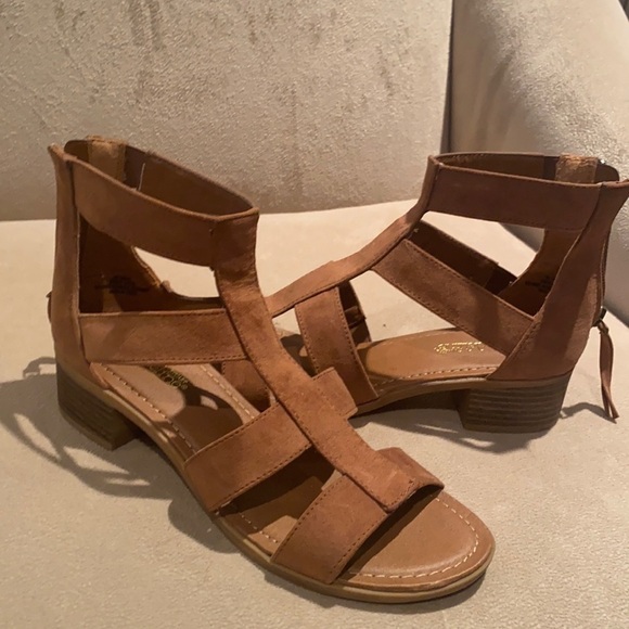 Shoes - Madeline size 7 heeled sandals